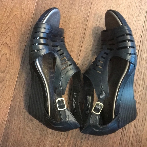Clark’s Genuine Leather Bendables Wedge EUC - Picture 3 of 7